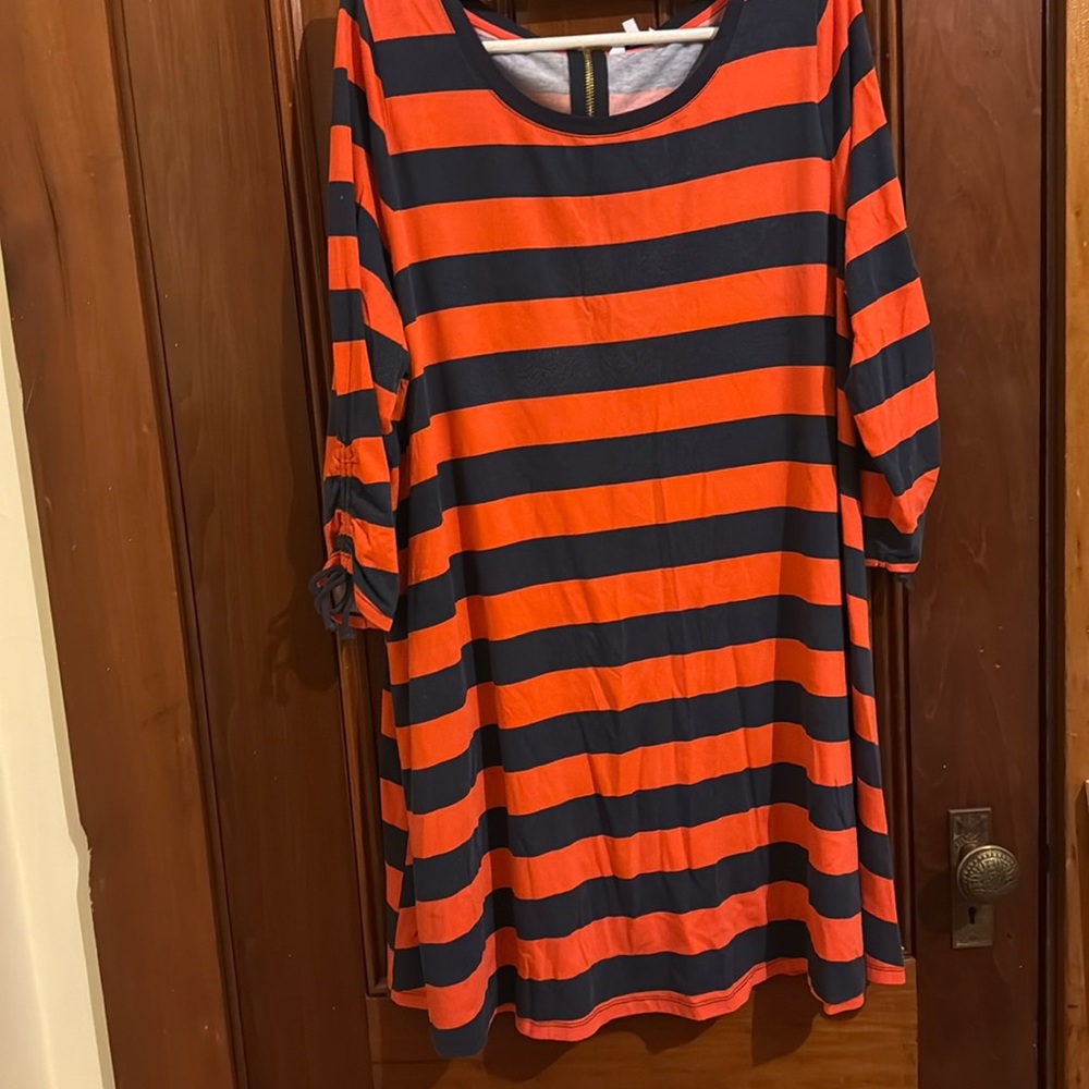 Crown and ivy xxl runs like a 3x  very soft EUC rouch sleeve